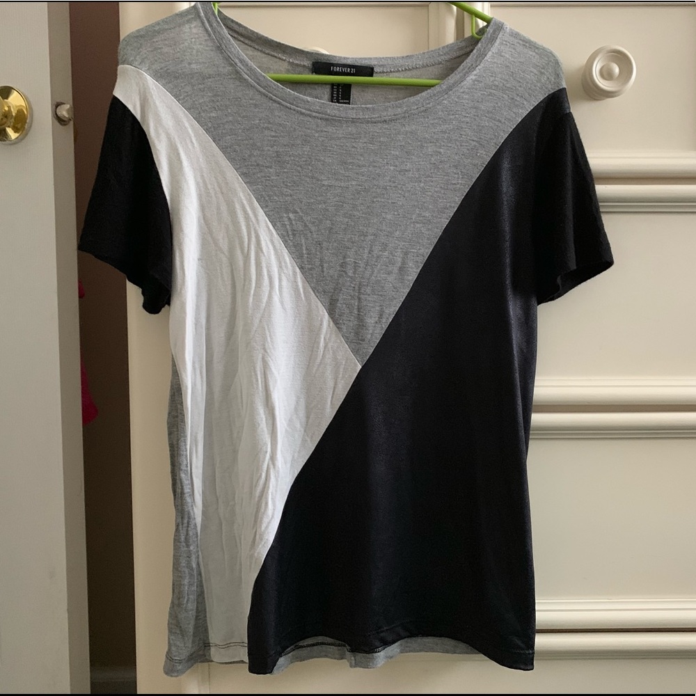 ✨3 for $10✨Geometric tee